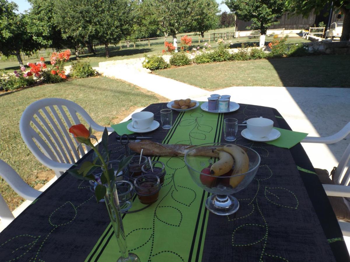 Bed & Breakfast Au Calme Lalinde Exterior photo